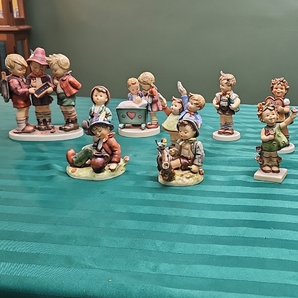 Goebel Exclusive Collectors Figurines - White and Brown